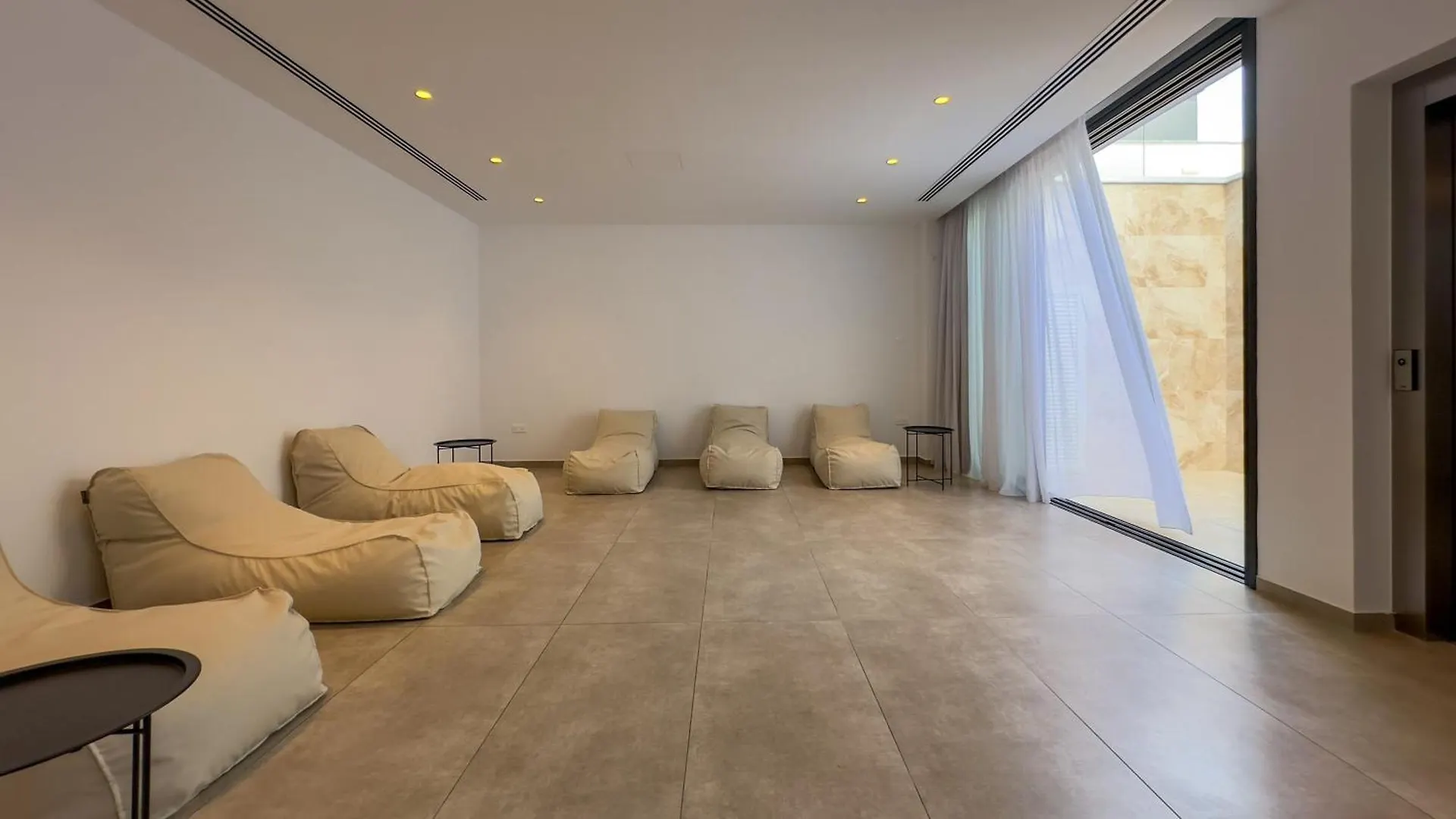 Aqua Beachfront Villas - Villa 1 Aya Napa Kıbrıs