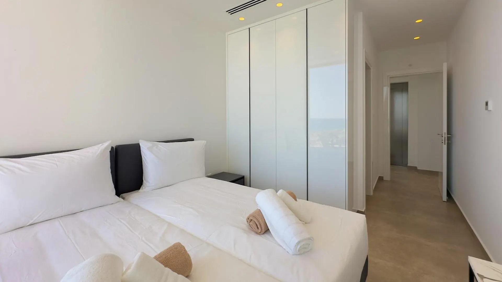Aqua Beachfront Villas - Villa 1 Aya Napa Kıbrıs